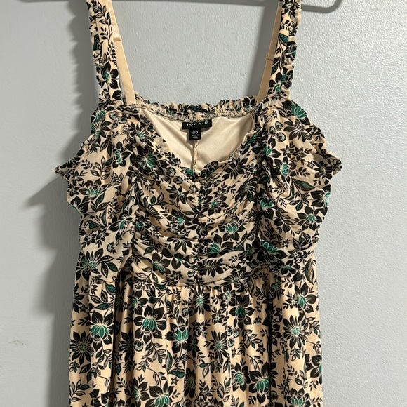 Beautiful Torrid tank with ruching on chest - Picture 6 of 7